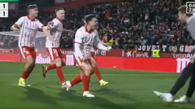 Choque total. Os golos com que o Girona venceu o dérbi ante o Barcelona