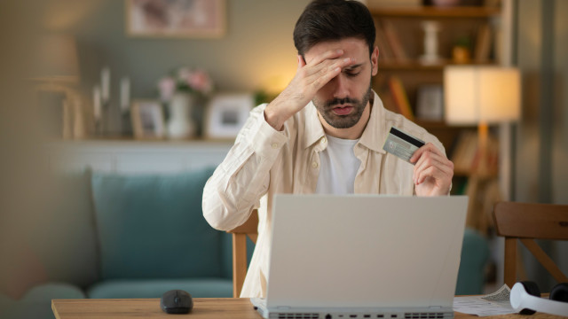 Nova taxa já esta semana: Se faz compras online nestas lojas, prepare-se