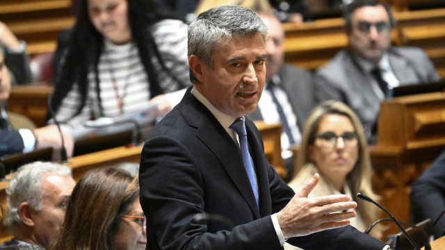 Carneiro enviou cinco cartas a Luís Montenegro (e nenhuma teve resposta)