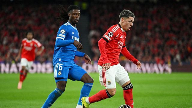 Ex-Benfica ao lado de Prestianni na polémica: 