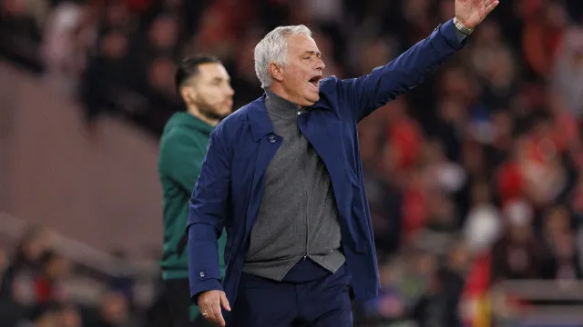 'Adeus' à vista? O onze que Mourinho tem em mente para Benfica-Sp. Braga