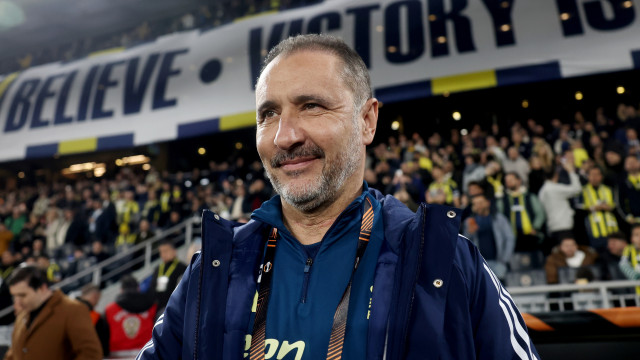 Hecatombe na Turquia. Forest bate Fenerbahçe na estreia de Vítor Pereira