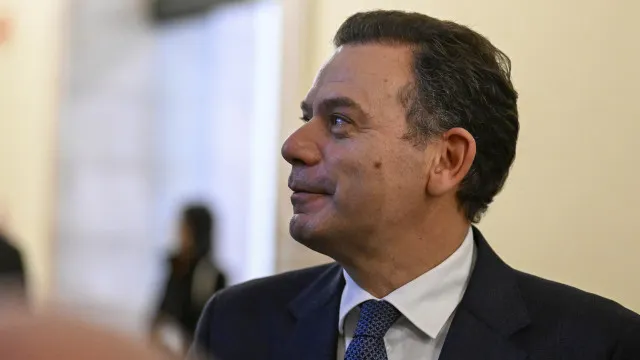
                    Montenegro anuncia reforço de 400 agentes da PSP para Lisboa e Porto
                