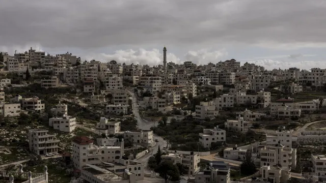 
                    Israel arrasa lojas palestinianas para construir estrada ligada a colonatos
                