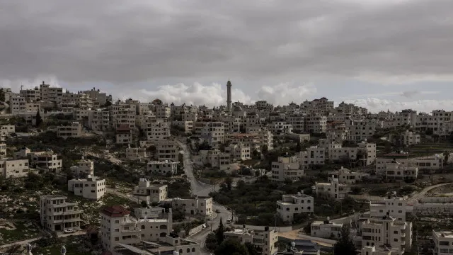 
                    Israel lança grande operação na Cisjordânia e detém cerca de 50 pessoas
                