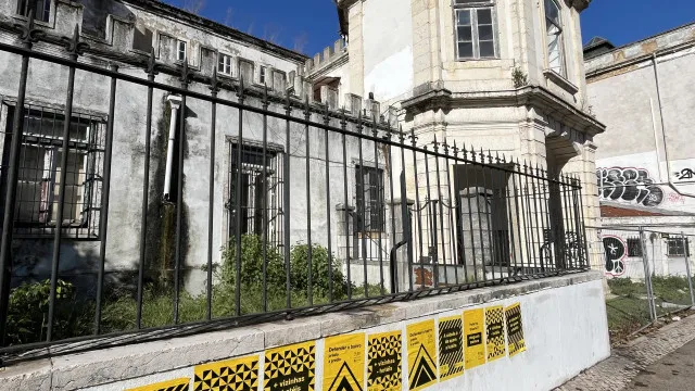 
                    Adiado protesto contra construção de hotel de luxo no Quartel da Graça
                