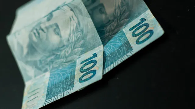 
                    Mulheres recebem 21,3% a menos que homens no Brasil
                