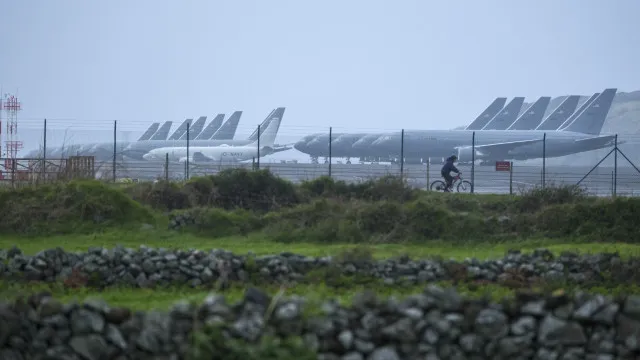
                    Amnistia Internacional pede ao Governo que recuse uso das Lajes pelos EUA
                