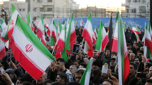 Ataques matam chefe do Exército iraniano e decapitam liderança militar