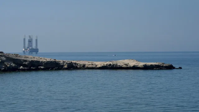 
                    Teerão apoia plano da China para segurança no golfo Pérsico
                