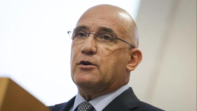 
                    Chega quer baixar idade da reforma? 