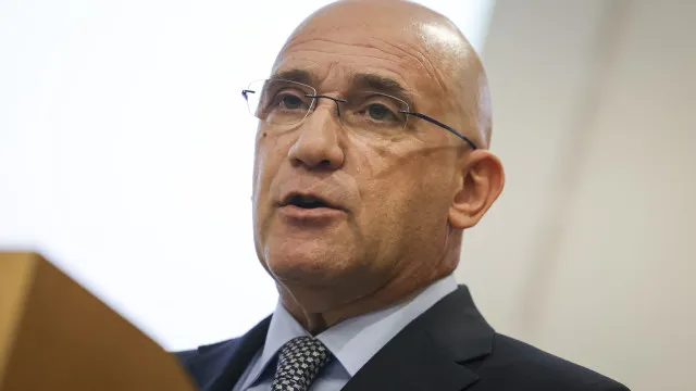 
                    Governo devia 