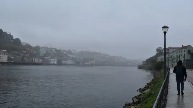 
                    Domingo traz... chuva. Há oito distritos (do Norte) sob aviso amarelo
                