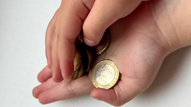 Governo está a rever abono e alarga pagamento automático a mais famílias