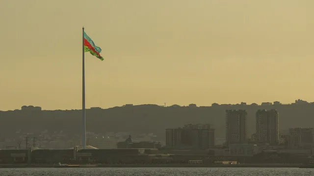 
                    Azerbaijão: Explosão de munições leva à saída de 5.000 pessoas de aldeia
                