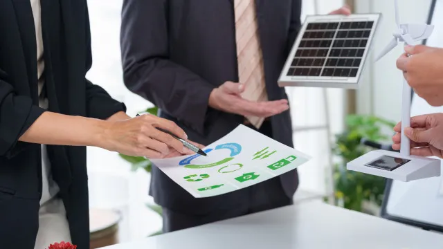 
                    Menos empresas constituídas e mais insolvências até abril 
                
