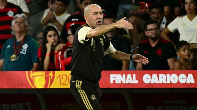 Leonardo Jardim goleia e mantém-se na perseguição a Abel Ferreira