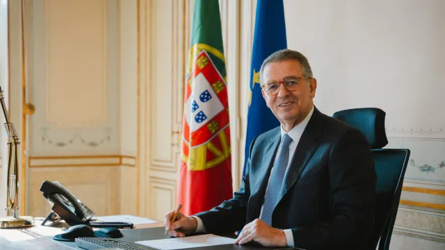 
                    Seguro visita Espanha a 19 e 20 de abril. É a 1.ª deslocação fora do país
                