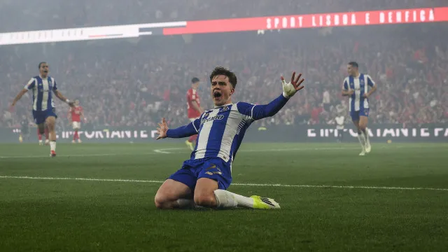 
                    Oficial: Oskar Pietuszewski renova contrato com o FC Porto
                