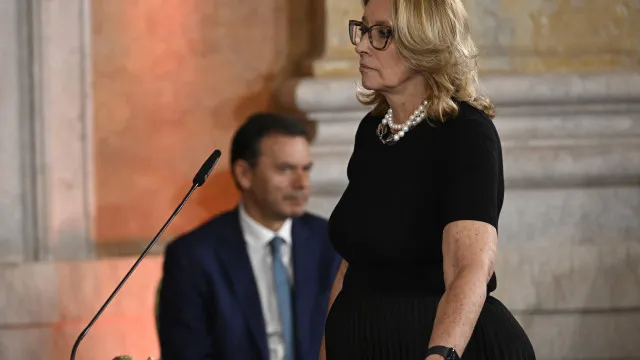
                    Dos aplausos à emoção: Reforma laboral não passou no Parlamento
                