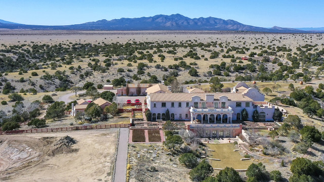 Antigo rancho de Epstein é (novamente) alvo de buscas pelo FBI