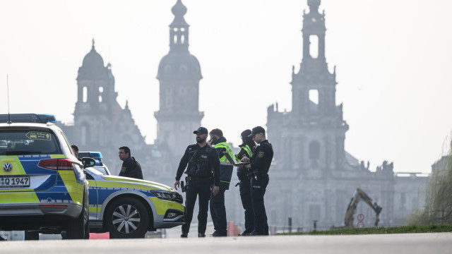 Centro histórico de Dresden evacuado devido a bomba da Segunda Guerra