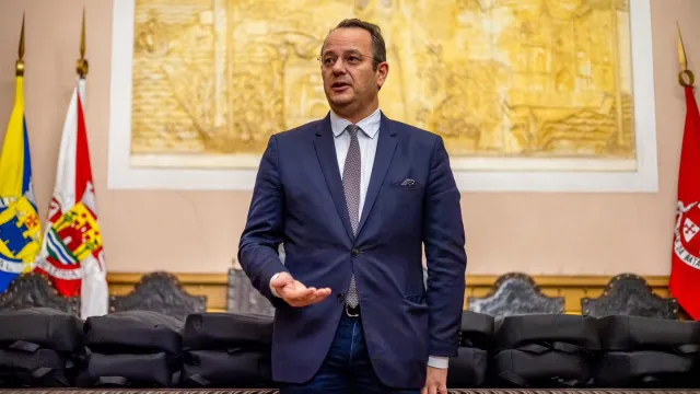 
                    Presidente da Câmara de Leiria defende reforço de meios do DECIR
                