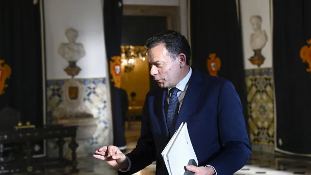 
                    Lei laboral gera tensão: PCP 