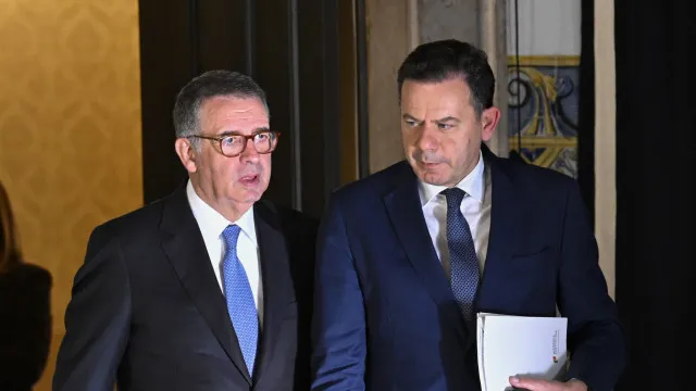
                    Luxemburgo: Seguro e Montenegro 
