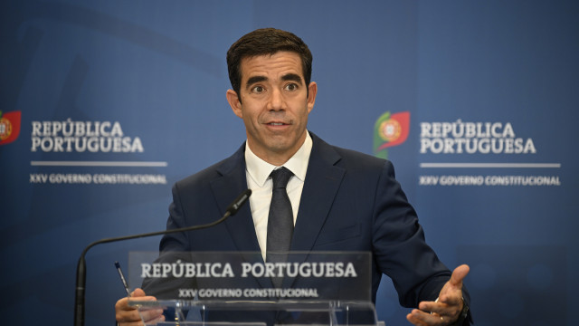 Combustíveis? Leitão Amaro reconhece preço 