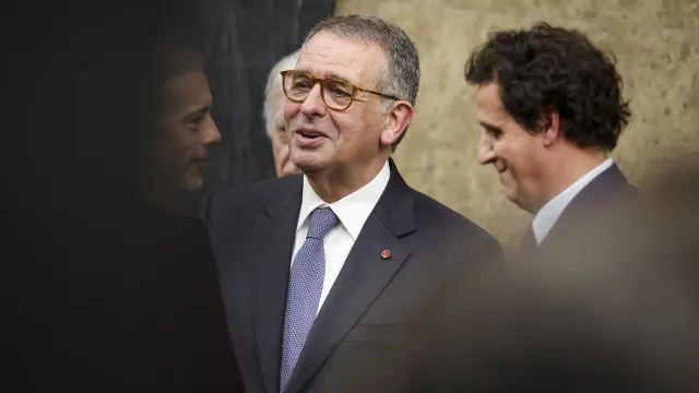 
                    Seguro pede fim da 