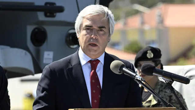 
                    Reforço de competências da AR na Defesa? Melo critica PS e Chega: 