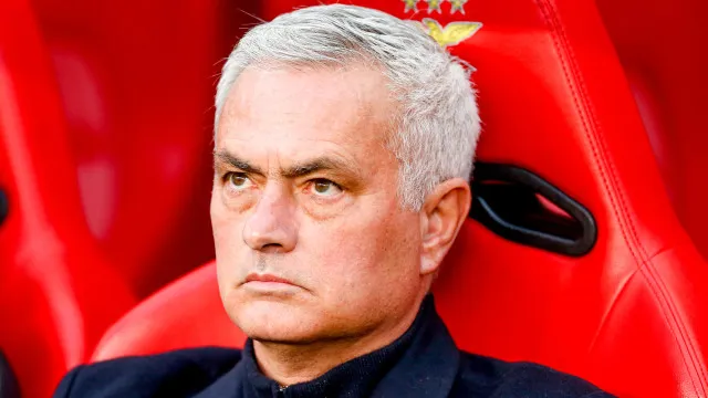 
                    Telefonema de Mourinho a Chivu é notícia em Itália. Saiba o que foi dito
                