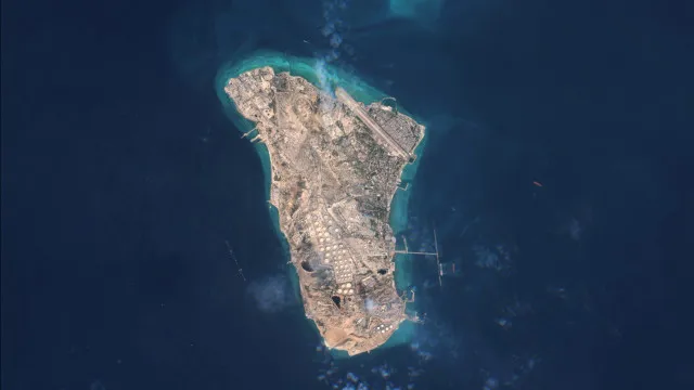 Mancha de petróleo na ilha de Kharg "diminuiu significativamente"