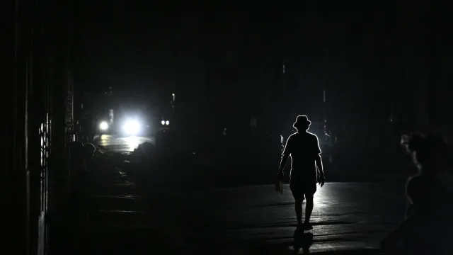 
                    Grupo parlamentar português pede fim do bloqueio dos EUA a Cuba
                