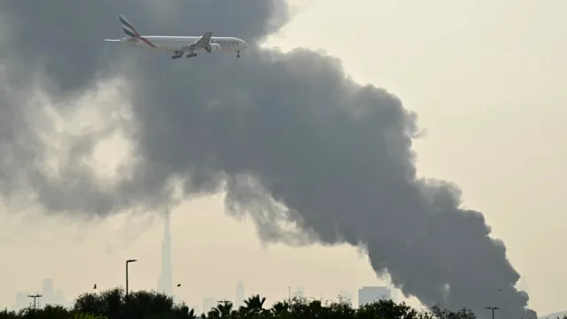 
                    Ataque iraniano causa incêndio em campo petrolífero nos Emirados
                