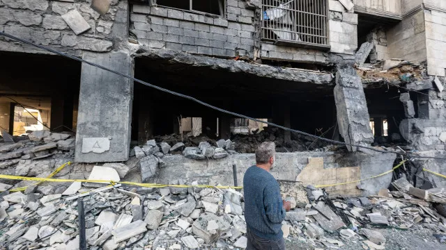 
                    Médio Oriente: Três socorristas mortos em ataques israelitas no Líbano
                