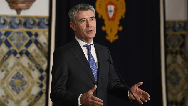 "Pessoas vivem com dificuldades. Governo não pode continuar insensível"