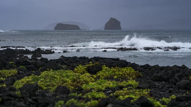 
                    Governo dos Açores cancela visita a São Jorge devido ao mau tempo na ilha
                
