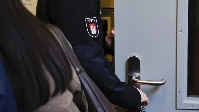 
                    Sírio condenado a prisão perpétua por um ataque com faca na Alemanha
                