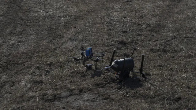 
                    Ataque ucraniano à Rússia com número recorde de drones
                