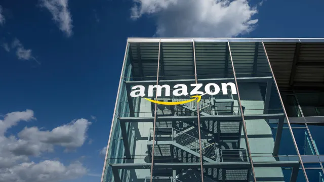 Amazon e Anthropic assinam acordos milionários relacionados com IA