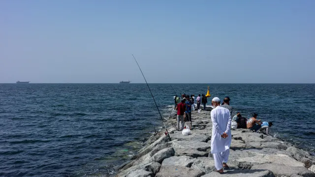
                    Teerão ameaça atacar qualquer navio que tente atravessar Ormuz
                