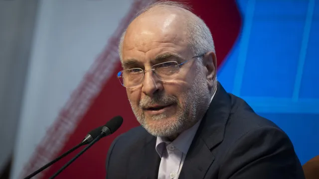 
                    Líder do parlamento do Irão apela para a unidade contra bloqueio dos EUA
                