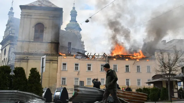 Conselho da UE espera aprovar empréstimo à Ucrânia na quarta-feira