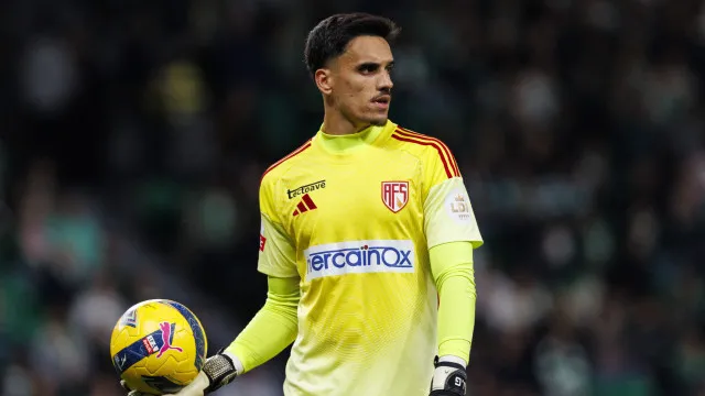 
                    João Gonçalves regressa ao ativo para representar os romenos do Craiova
                