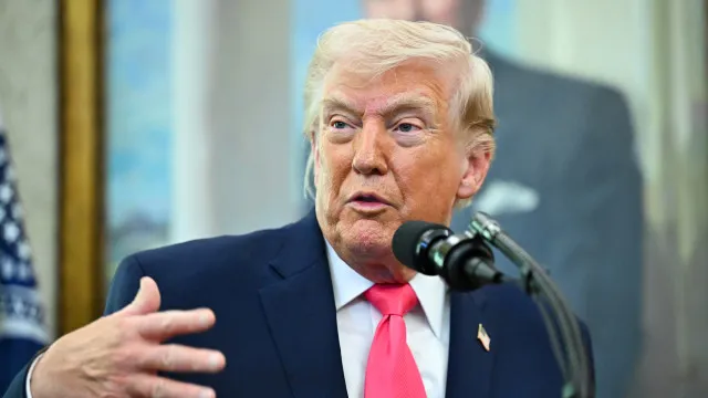 
                    Trump vai figurar em passaportes alusivos a 250.º aniversário da Independência
                