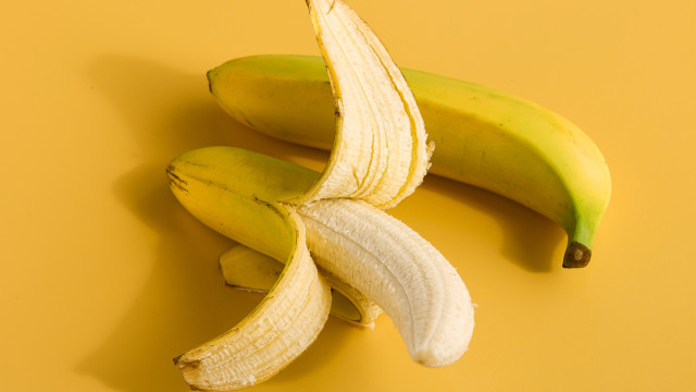 Antes de tirar os fios da banana veja o que você está perdendo