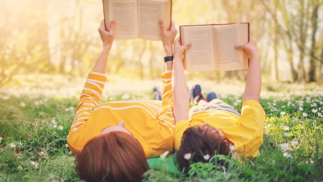 
                    Flores, coelhos e miúdos: 20 livros que levam a primavera até casa
                