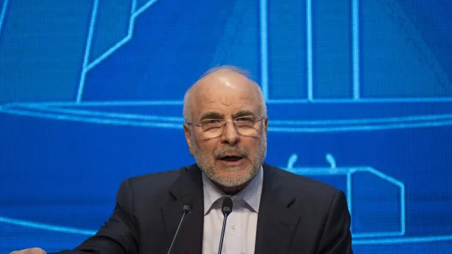 
                    Mohammad Bagher Qalibaf foi reeleito presidente do parlamento iraniano
                